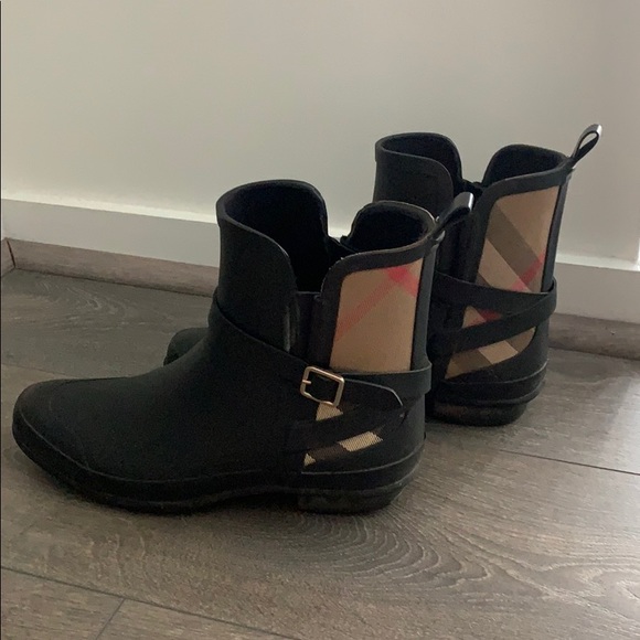 burberry riddlestone rain boots